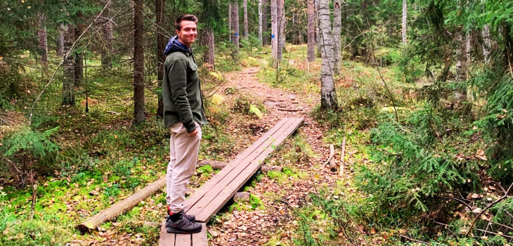 Tomas De Landsheer in het Finse bos